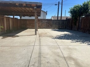 209 Ferguson Ave in Bakersfield, CA - Building Photo - Building Photo