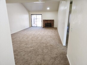 5237 E Lyell Ave in Fresno, CA - Building Photo - Building Photo