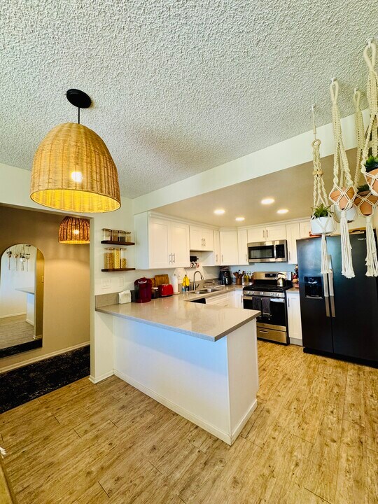 16932 Lilac Lane, Unit 3 in Huntington Beach, CA - Foto de edificio