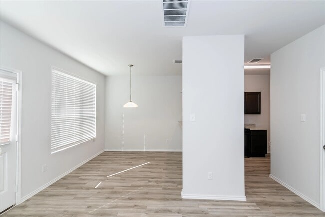 3210 Honeysuckle Dr in Texas City, TX - Building Photo - Building Photo