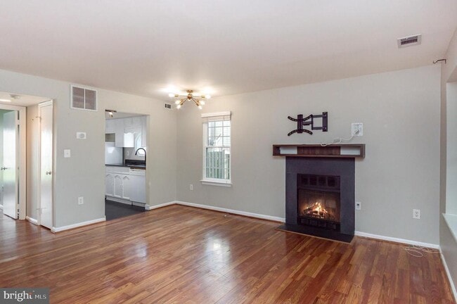 property at 2823 S Wakefield St
