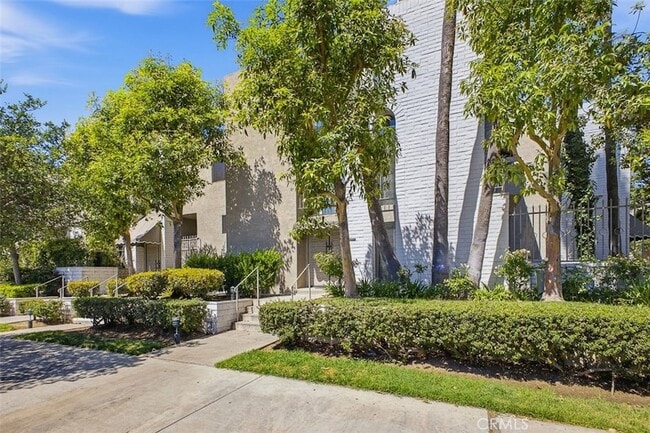 property at 5305 White Oak Ave