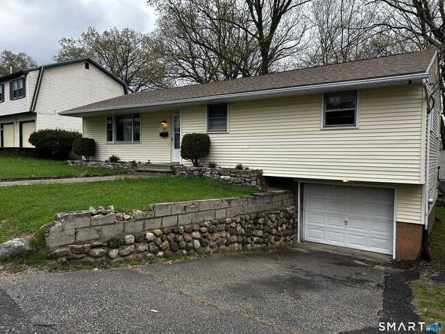 87 Worcester Ave in Waterbury, CT - Building Photo - Building Photo