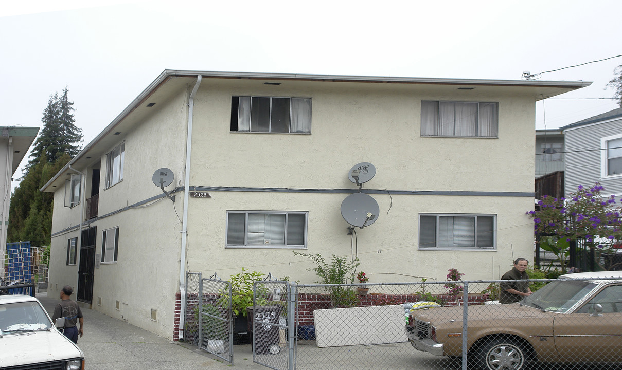 2325 23rd Ave in Oakland, CA - Foto de edificio
