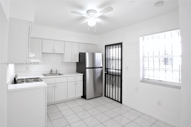 1570 NW 2nd St in Miami, FL - Building Photo - Building Photo