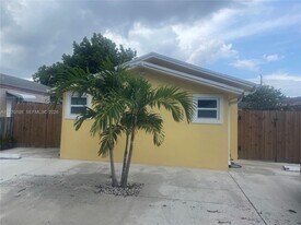 1935 Liberty St in Hollywood, FL - Building Photo