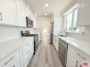 115 N Clark Dr in Beverly Hills, CA - Building Photo - Building Photo