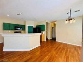 7033 Knob Creek St in Las Vegas, NV - Building Photo - Building Photo