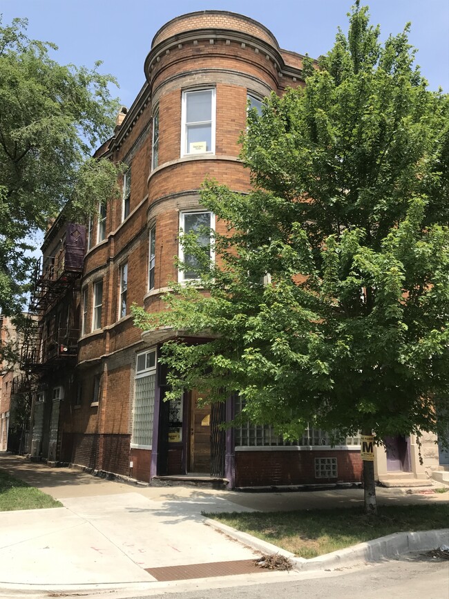 905 N Rockwell St, Unit 1