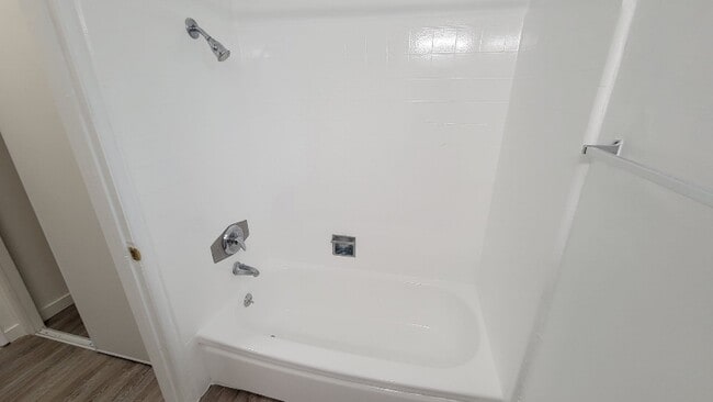 15546 Vanowen St in Los Angeles, CA - Building Photo - Building Photo