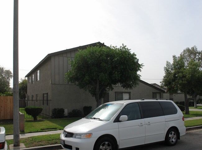 7792 10th St in Westminster, CA - Foto de edificio - Building Photo