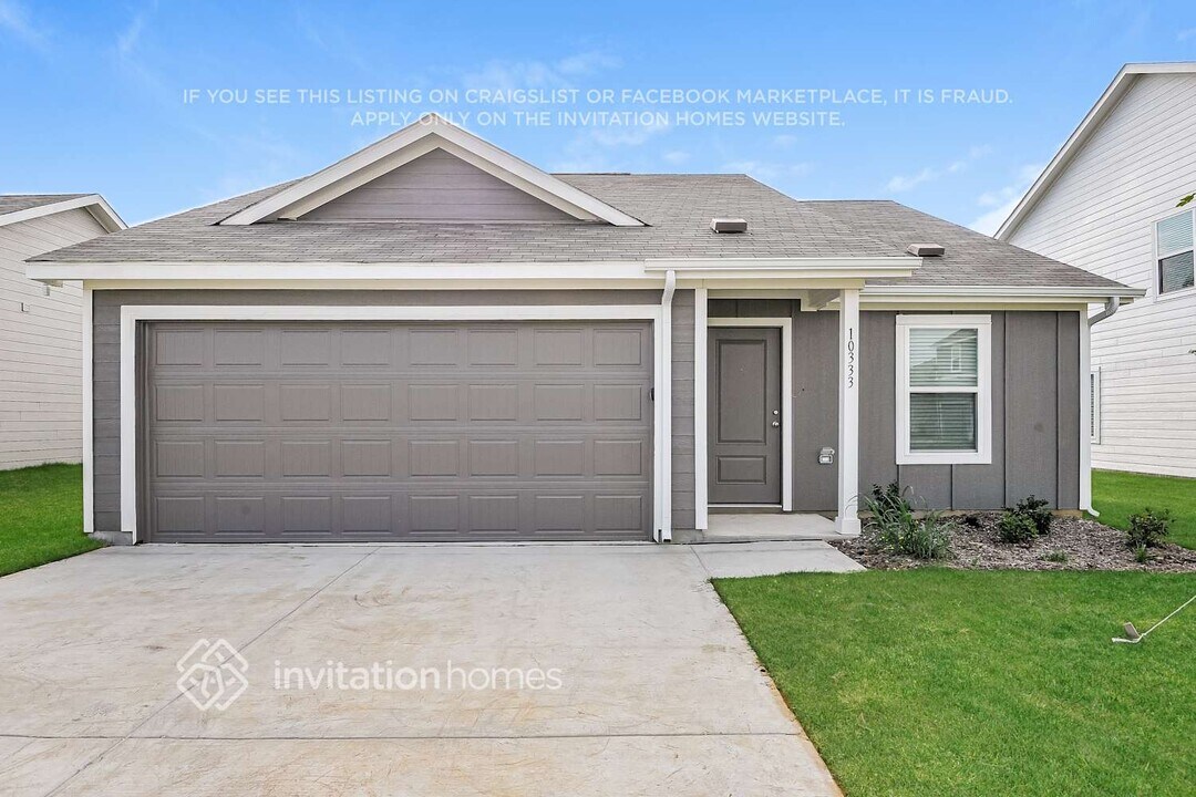 10333 Tullamore Rdg Rd in Crowley, TX - Building Photo