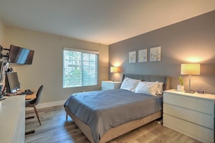 10945 Summerdale Way in San Diego, CA - Building Photo