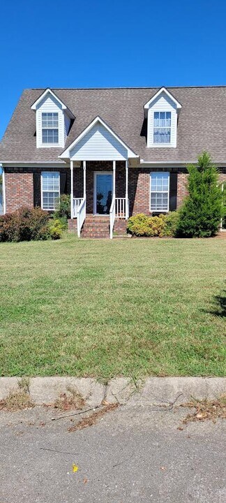 1102 Eric Ct in Thompson's Station, TN - Building Photo