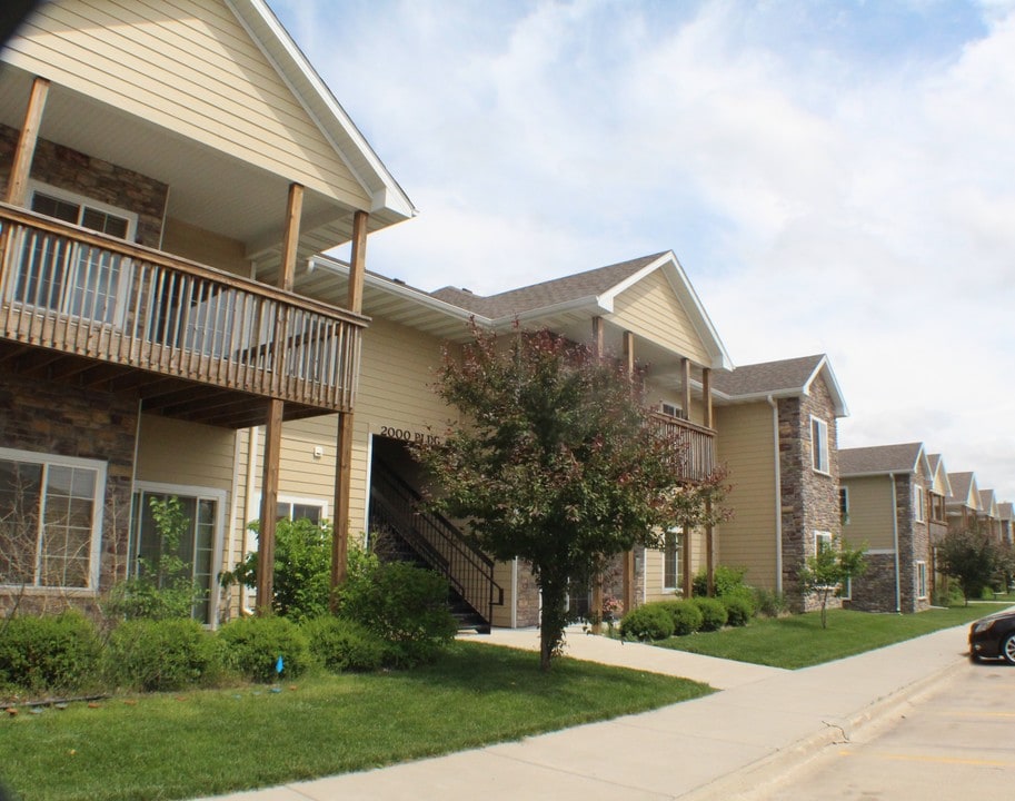 2000 Meadow Ct, Unit 505 in Des Moines, IA - Building Photo