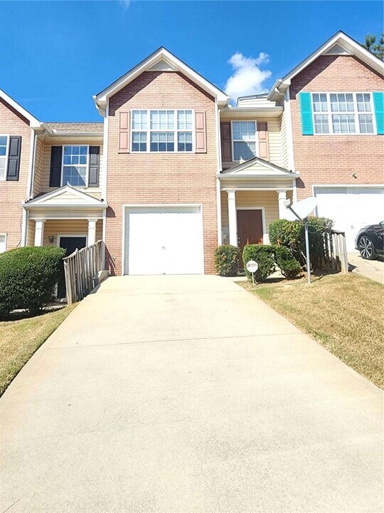 5485 Sierra Tr in College Park, GA - Building Photo