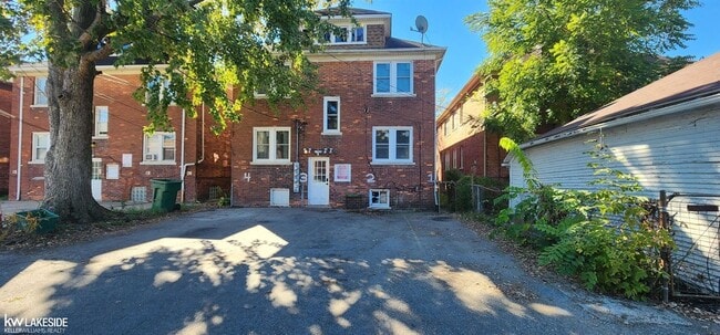 914 Beaconsfield Ave, Unit 4 in Grosse Pointe Park, MI - Building Photo - Building Photo