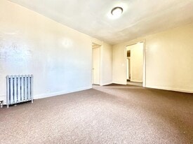 878 Bryant Ave in Bronx, NY - Building Photo