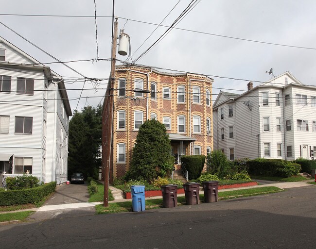 126 Smith St in New Britain, CT - Building Photo - Building Photo