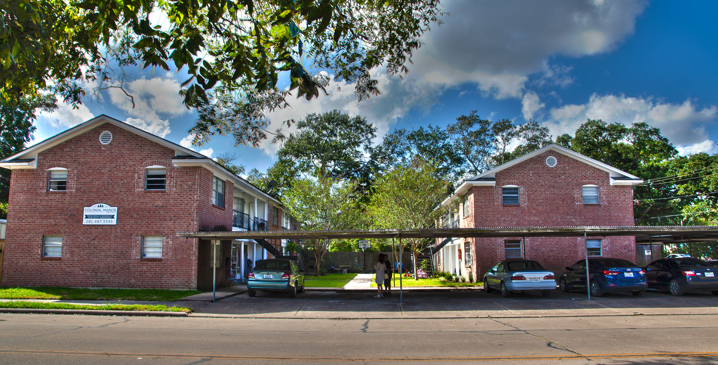 404 S Hood St in Alvin, TX - Building Photo