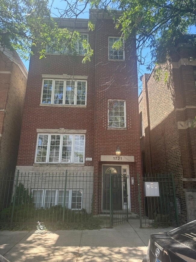 property at 1721 W Julian St