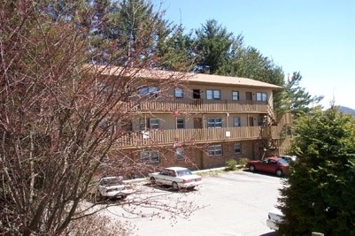 Pinewoods Condominiums in Boone, NC - Foto de edificio