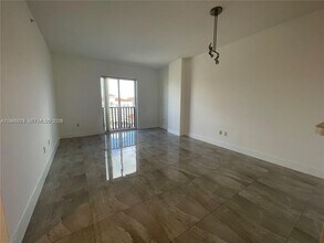 10 Aragon Ave, Unit 1412 in Coral Gables, FL - Building Photo - Building Photo