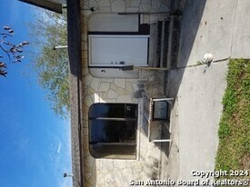 600 Monticello Ct in San Antonio, TX - Building Photo