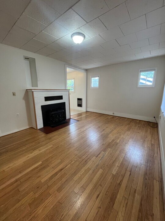 242 W 14th Ave in Eugene, OR - Building Photo