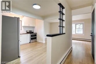 870 Guelph St in Kitchener, ON - Building Photo - Building Photo