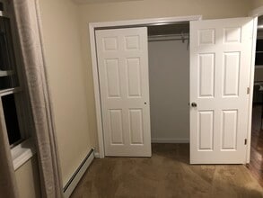 17 Dorchester Rd, Unit Room 2 in Ronkonkoma, NY - Building Photo - Building Photo