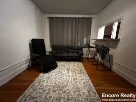 2003 Commonwealth Ave, Unit 9 in Boston, MA - Building Photo