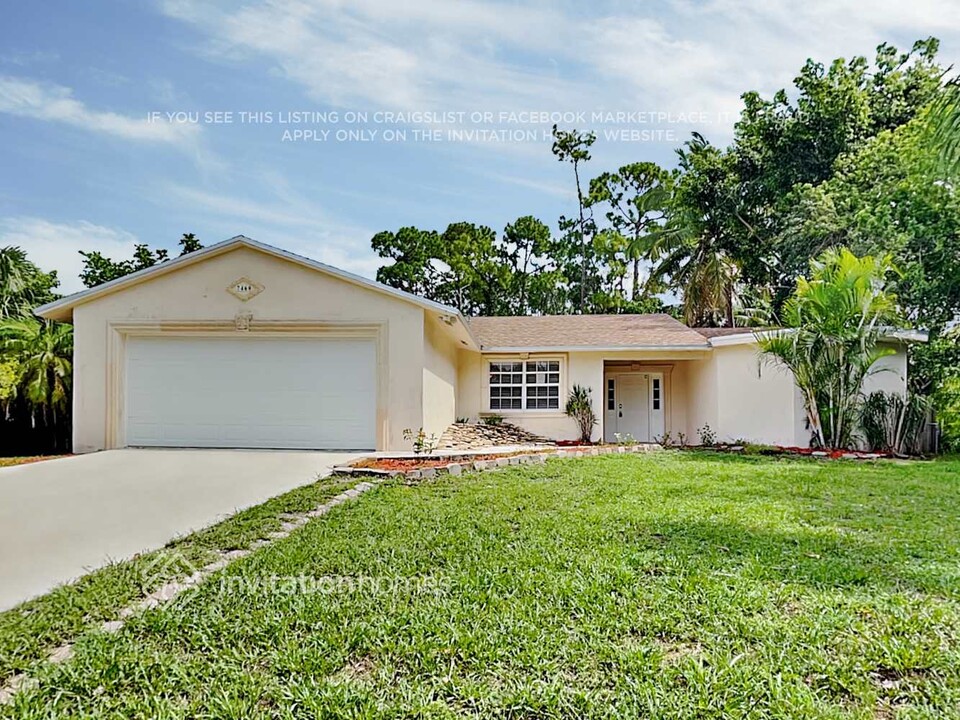 7460 E Plumosa Ln in Greenacres, FL - Building Photo