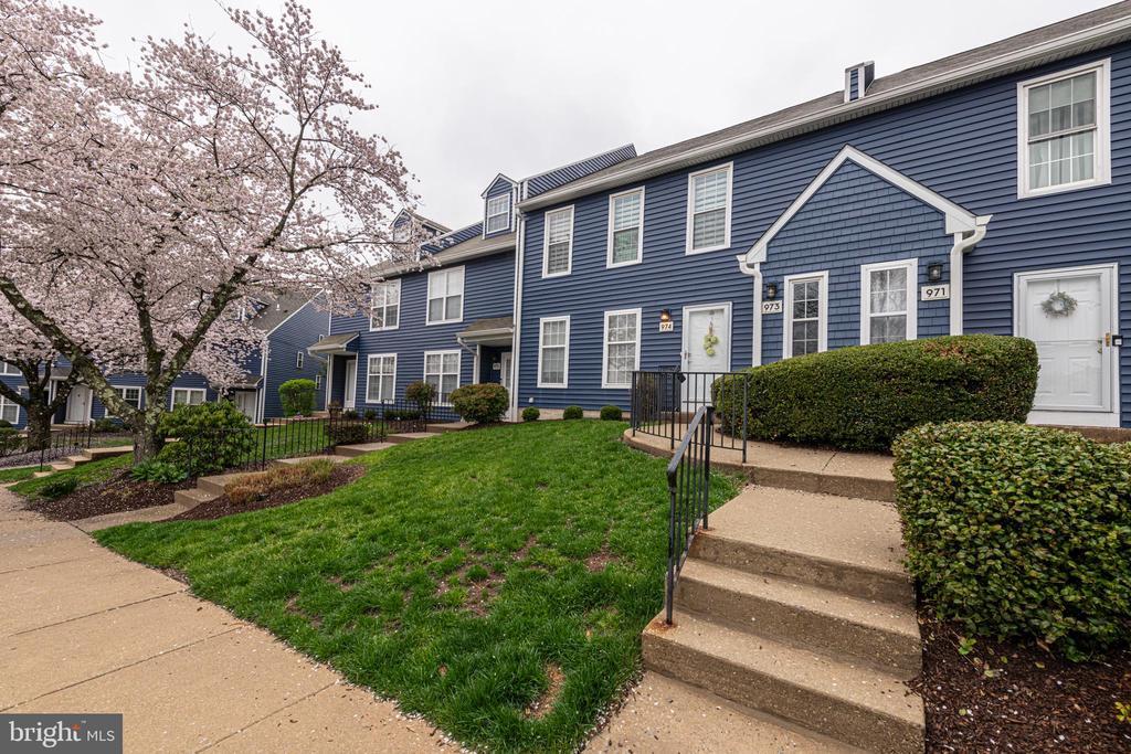 973 Roundhouse Ct in West Chester, PA - Building Photo
