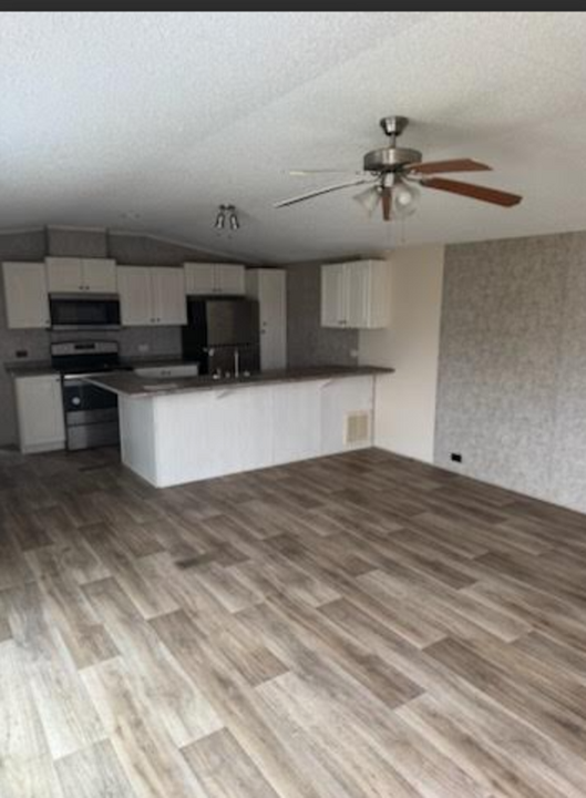 6735 US-90 in Lake Charles, LA - Building Photo