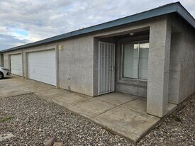 813 Gemstone Ave in Bullhead City, AZ - Building Photo