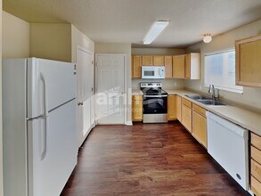 309 S 1400 W in Lehi, UT - Foto de edificio - Building Photo