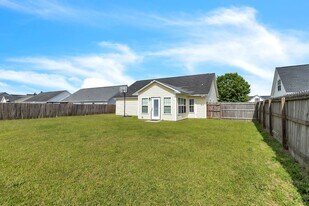 1948 Yellowbrick Rd in Fayetteville, NC - Building Photo