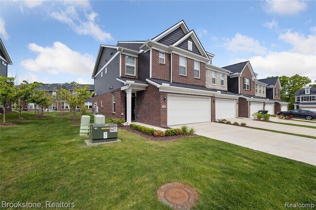 765 Hummingbird Dr in Rochester Hills, MI - Building Photo - Building Photo