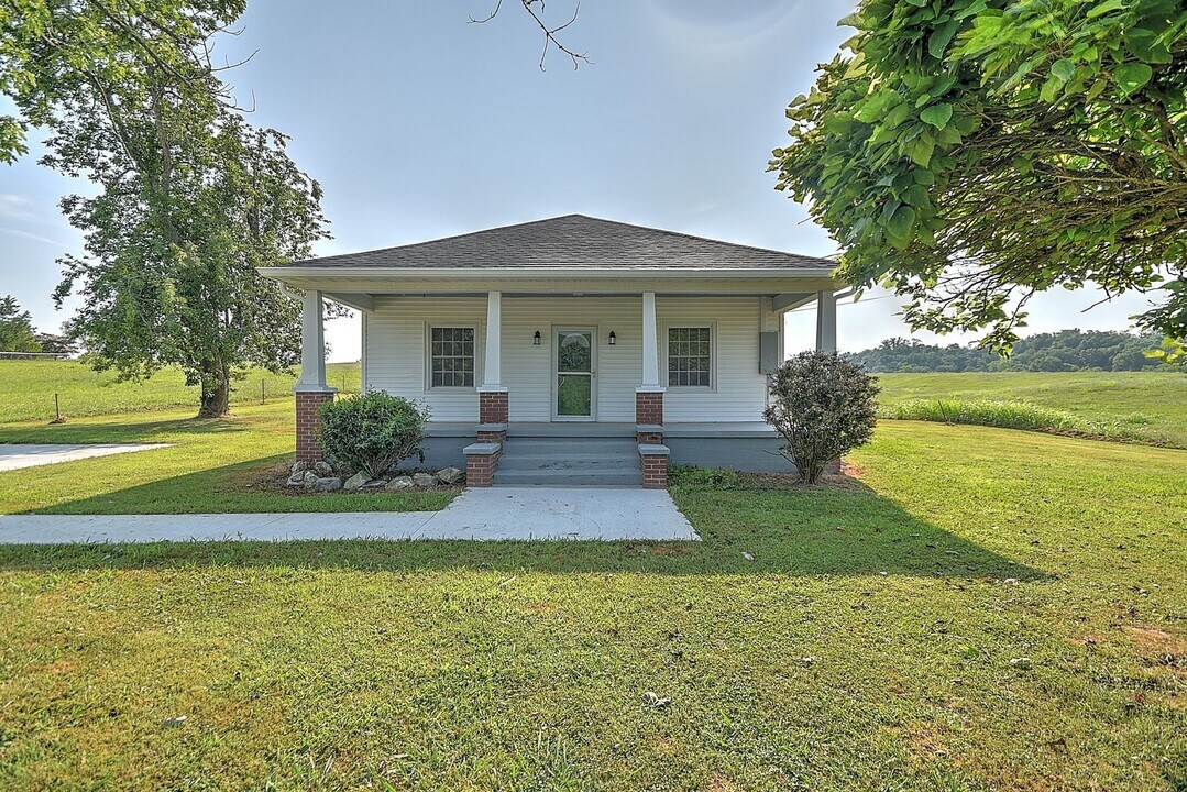 4470 Lonesome Pine Trail in Greeneville, TN - Building Photo