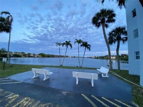 443 NE 195th St in Miami, FL - Building Photo - Building Photo