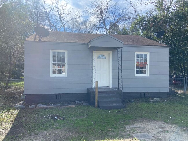 property at 3842 N Linden Dr