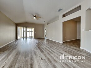 31422 Shaker Cir in Zephyrhills, FL - Building Photo - Building Photo