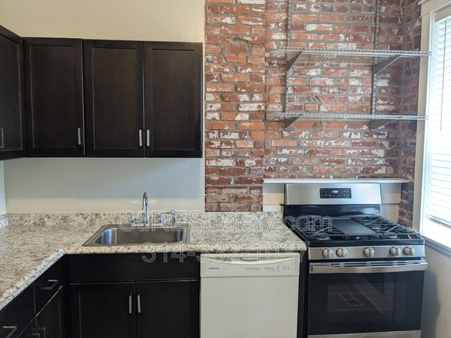 property at 2918 Louisiana Ave