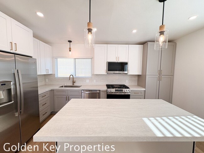 1724 Broadway St in Oceanside, CA - Building Photo - Building Photo