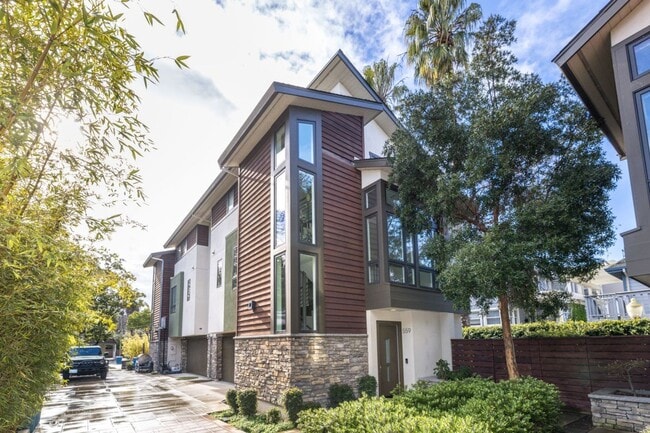 property at 559 Lytton Ave