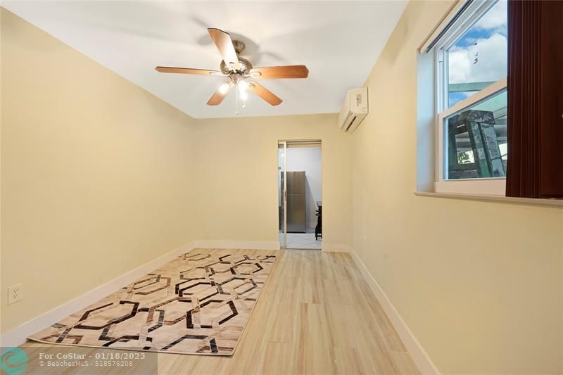 8453 Southampton Dr in Miramar, FL - Building Photo