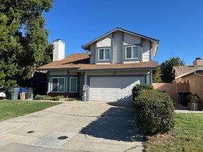 899 Maplegrove Way in Sacramento, CA - Building Photo - Building Photo