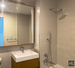 A 40 Road, Unit 8K in Queens, NY - Building Photo - Building Photo