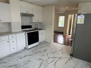 61 Nassau Ave in Glen Cove, NY - Building Photo - Building Photo